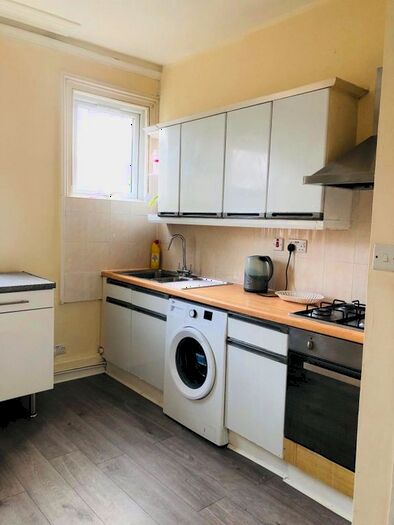2 Bedroom Flat To Rent In Church Road, Hendon, London, NW4
