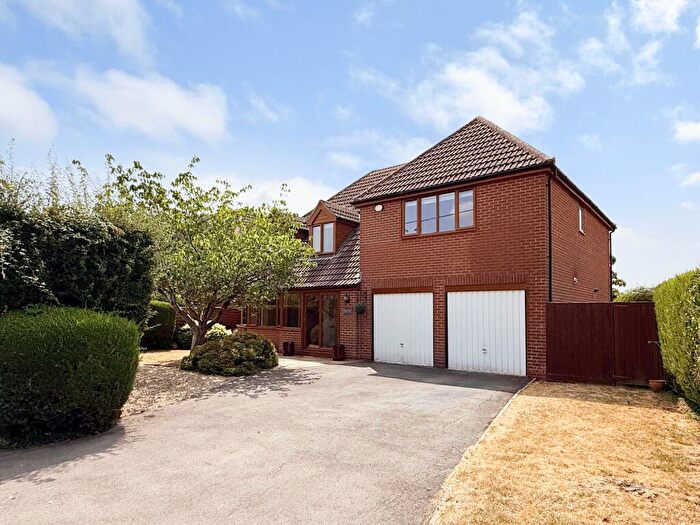 5 Bedroom Detached House For Sale In Kings Lane, Longcot, SN7