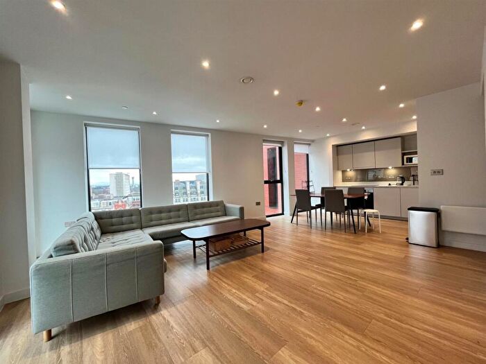 2 Bedroom Apartment To Rent In Whitworth Street, Manchester New Square, M1