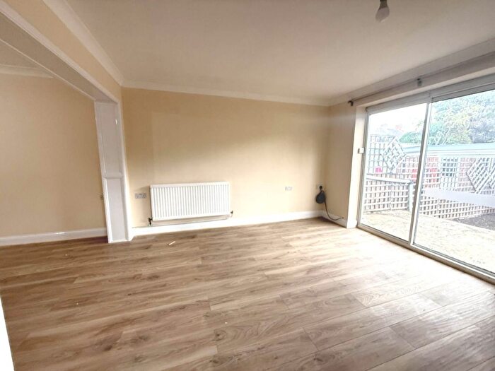 4 Bedroom Semi-Detached House To Rent In Craneswater, Hayes, UB3