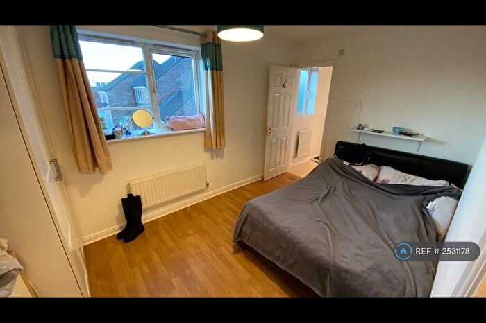 3 Bedroom Semi-Detached House To Rent In Bensham Road, Gateshead, NE8