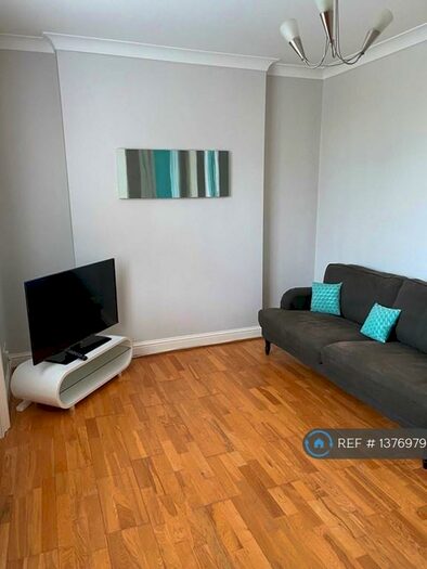 1 Bedroom Flat To Rent In Balham High Road, London, SW12