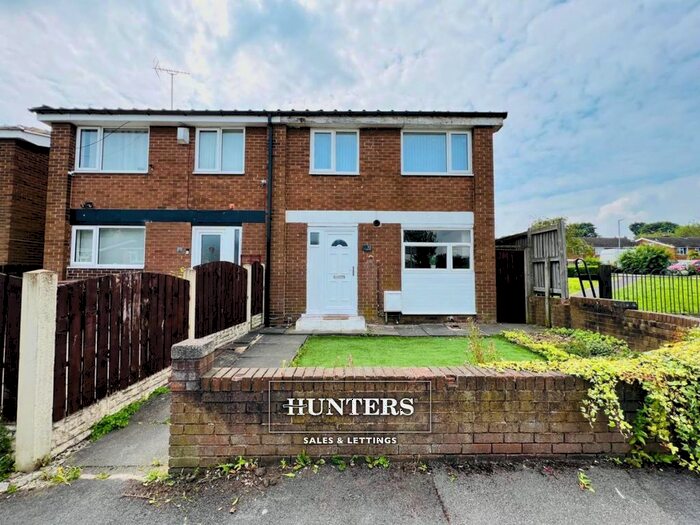 4 Bedroom Semi-Detached House To Rent In Sorrell Close, Pontefract, WF8