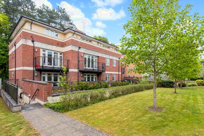 2 Bedroom Apartment To Rent In Fraser Gardens Winchester, SO22