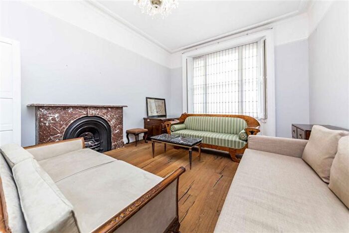 1 Bedroom Flat To Rent In Cornwall Gardens, South Kensington, SW7