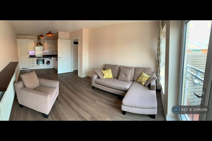 2 Bedroom Flat To Rent In Englefield House, Reading, RG30