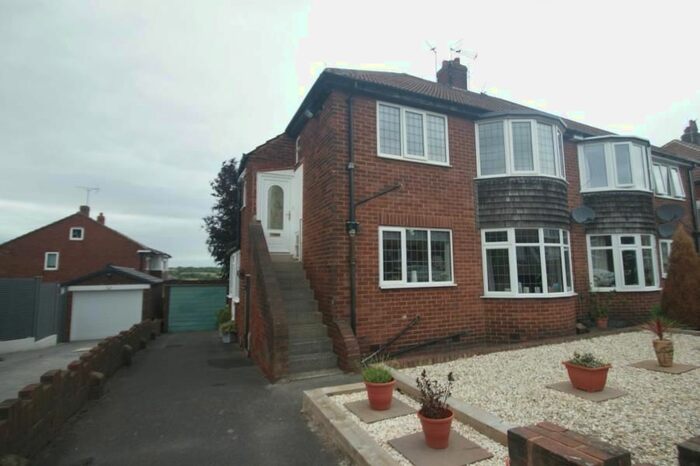 2 Bedroom Flat To Rent In Kirkwood Avenue, Cookridge, Leeds, LS16