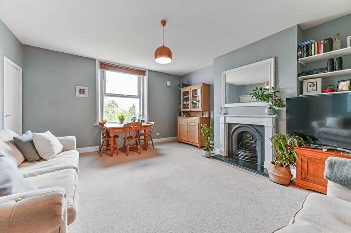 2 Bedroom Flat To Rent In Highland Road, Crystal Palace, London, SE19