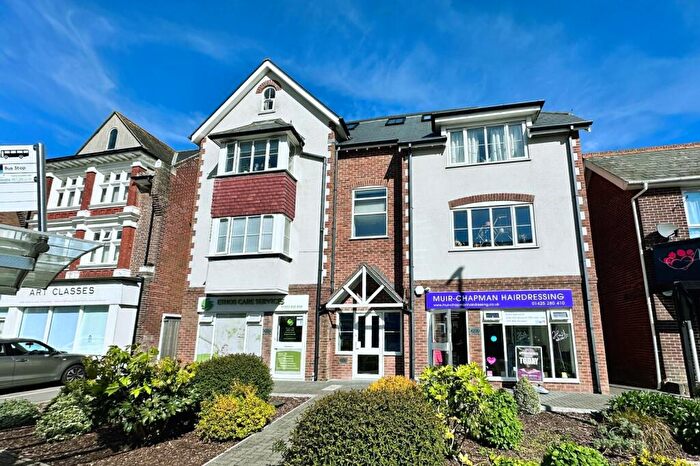 1 Bedroom Flat For Sale In Lymington Road, Highcliffe, Dorset., BH23