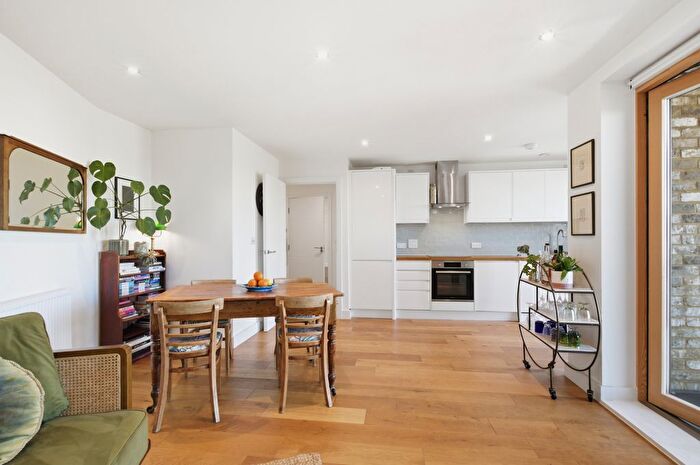 1 Bedroom Flat To Rent In Leaside Road, London, E5