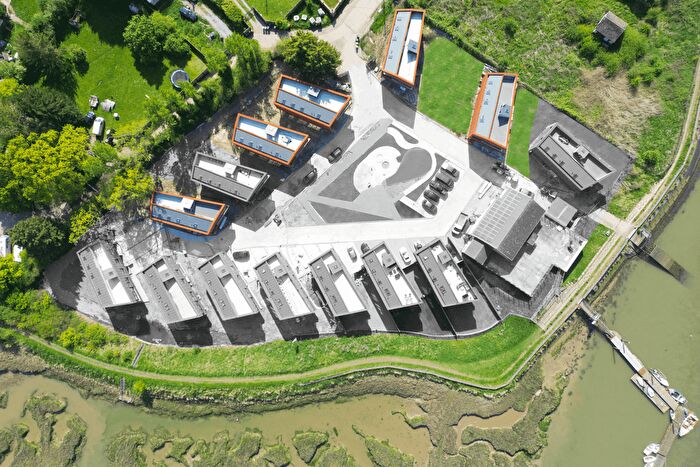 3 Bedroom Detached House For Sale In Kingsmans Point, Kingsmans Farm Road, SS5