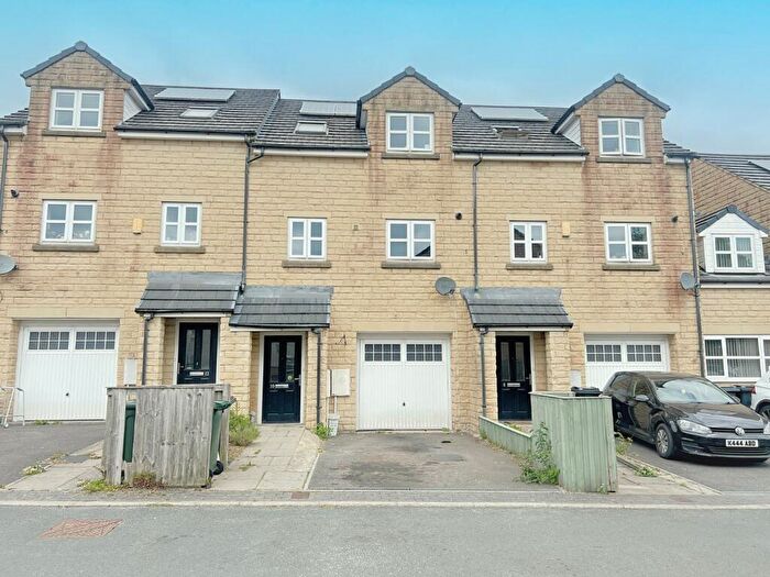 4 Bedroom Town House For Sale In Cooper Mews, Wibsey, Bradford, BD6