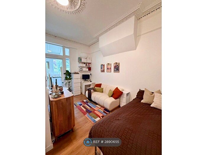 Studio To Rent In Ferme Park Road, London, N4
