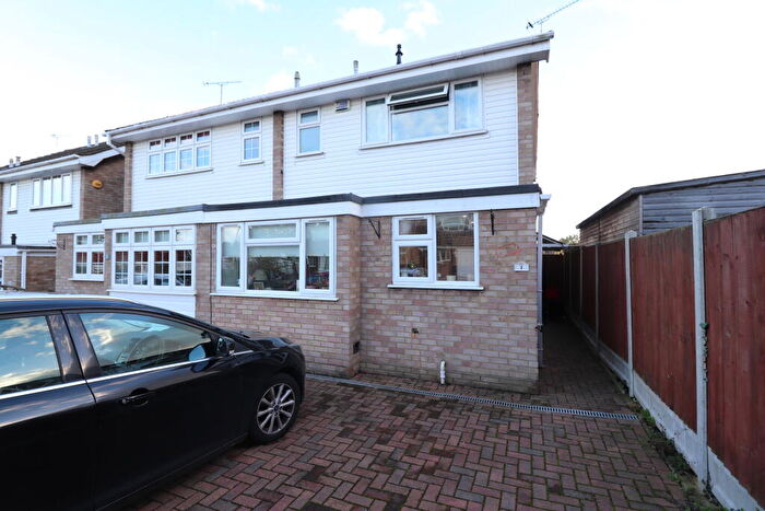 3 Bedroom House To Rent In Pilgrims Hatch - Brentwood, CM15