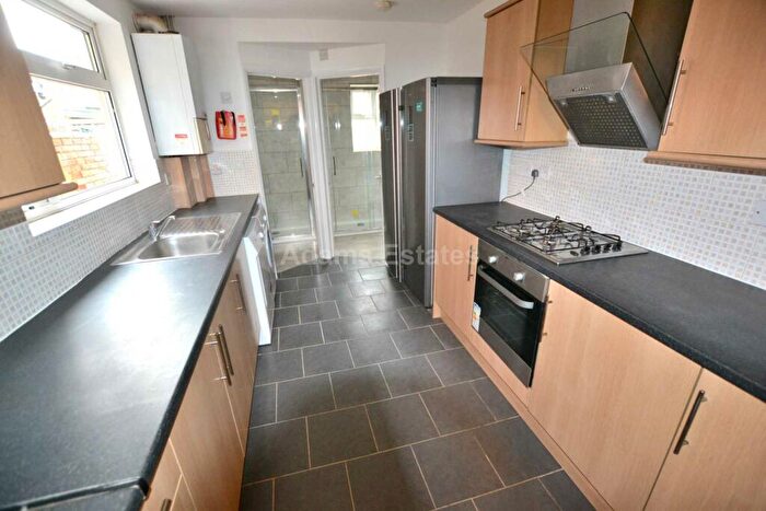 6 Bedroom Terraced House To Rent In Grange Avenue, Reading, RG6