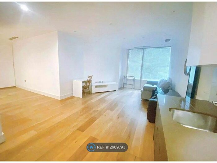Studio To Rent In Trinity Square, Hounslow, TW3