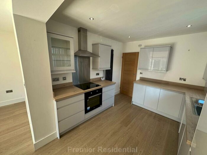 3 Bedroom Semi-Detached Bungalow To Rent In Broadway, Helmshore, BB4