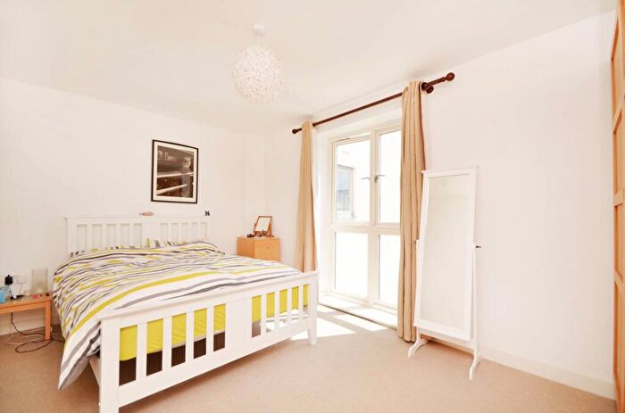 2 Bedroom Flat For Sale In Tredegar Road, Bow, London, E3