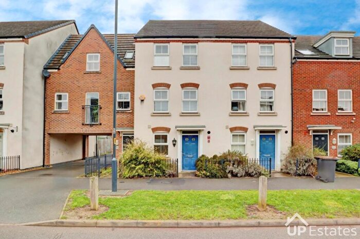 3 Bedroom Town House To Rent In Queen Elizabeth Road, Nuneaton, CV10