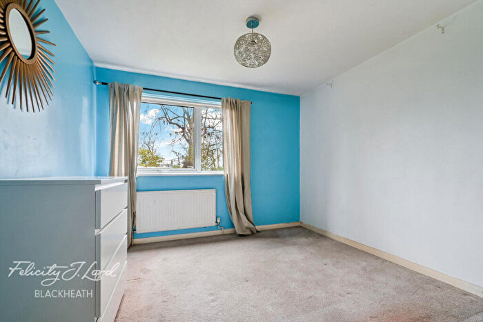 2 Bedroom Apartment For Sale In Cleanthus Close, London, SE18