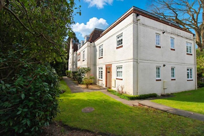 2 Bedroom Apartment To Rent In Ivy Drive, Lightwater, Surrey, GU18