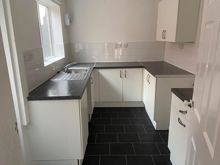 2 Bedroom House To Rent In Milverton Street, L6