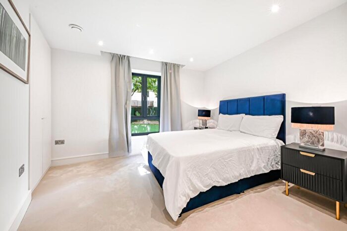 3 Bedroom Apartment To Rent In Hansel Road, London, NW6