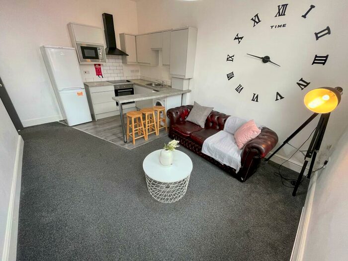 3 Bedroom House To Rent In Holmes Street, L8