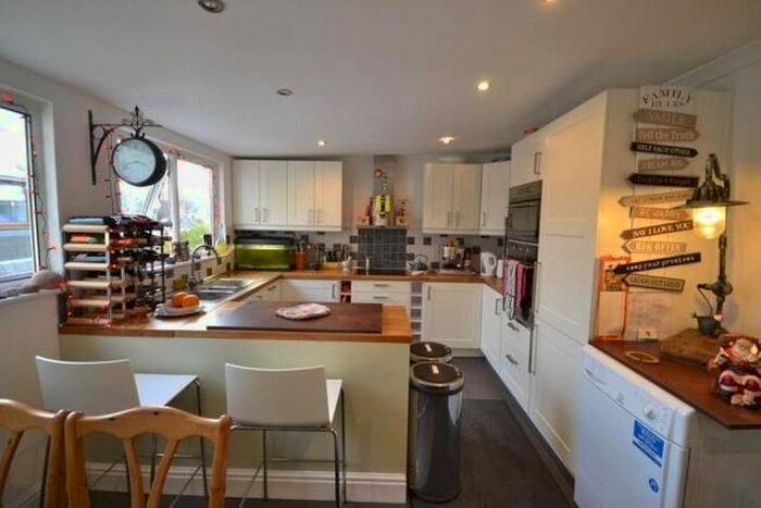 2 Bedroom Flat To Rent In Cathedral Road, Pontcanna, Cardiff CF11