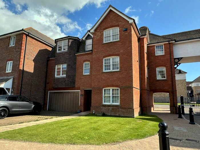 5 Bedroom Town House To Rent In Belvedere, Eastbourne, BN23