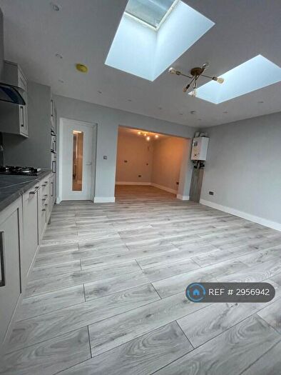 5 Bedroom Terraced House To Rent In Seymour Avenue, Luton, LU1