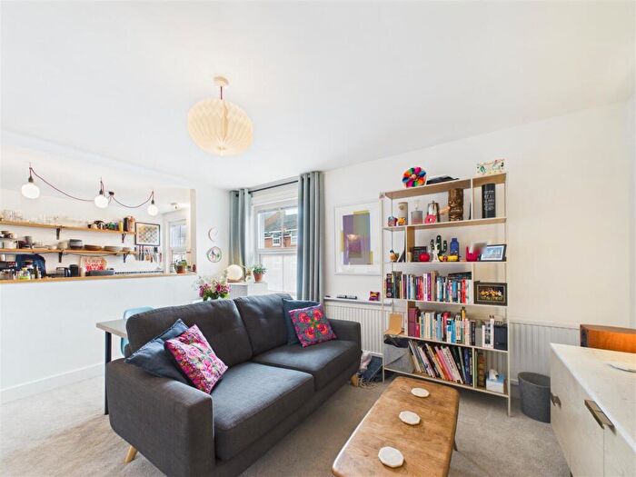 2 Bedroom Flat To Rent In Kings Road, Hitchin, Hertfordshire, SG5