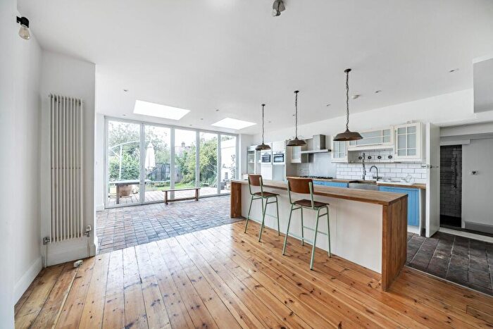 4 Bedroom Detached House For Sale In Therapia Road, East Dulwich, London, SE22 - Photo 2