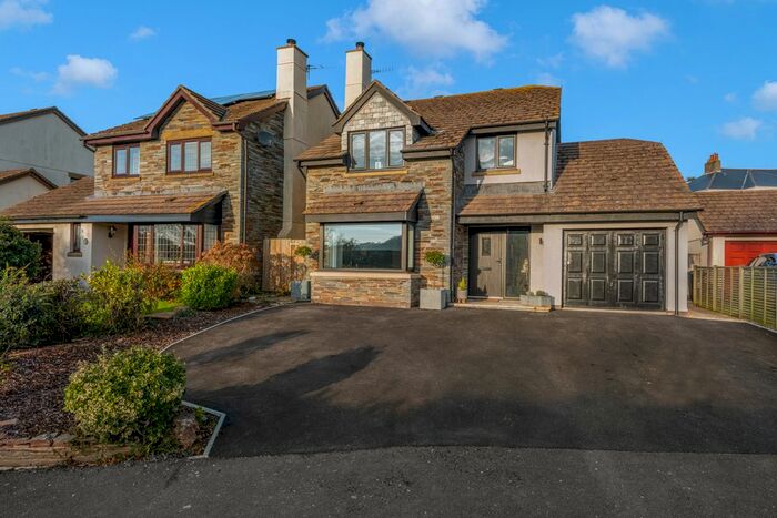 4 Bedroom Detached House For Sale In Robins Field, Chillington, Kingsbridge, TQ7