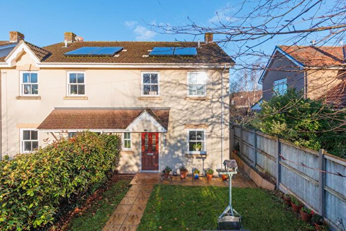 3 Bedroom Semi Detached House For Sale In Oak Close, Cheddar, BS27