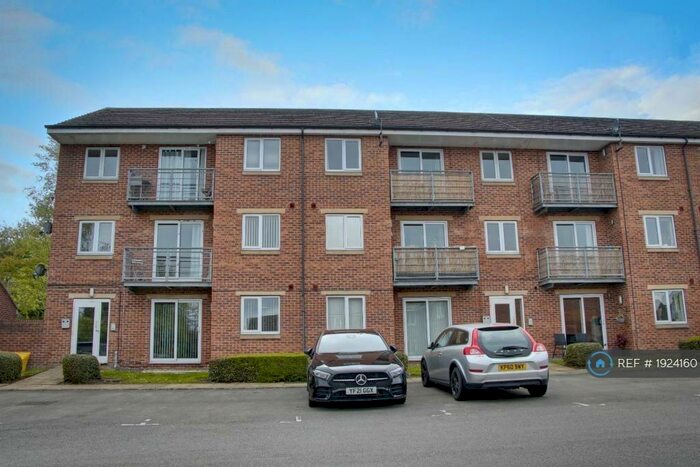2 Bedroom Flat To Rent In Woodeson Lea, Leeds, LS13