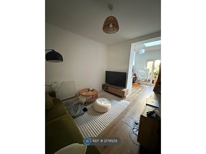 2 Bedroom Flat To Rent In Lothair Road, London, W5