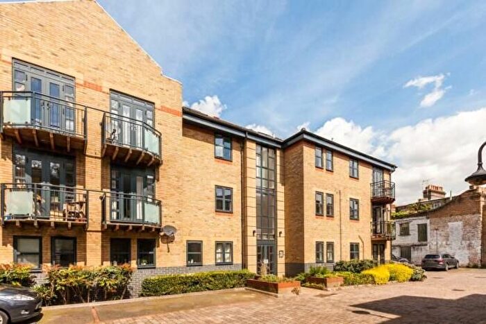 1 Bedroom Flat To Rent In Equity Square, London, E2