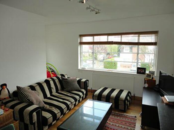 2 Bedroom Maisonette To Rent In Ossulton Way, Hampstead Garden Suburb, N2