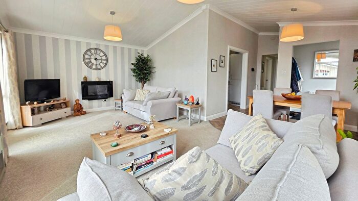 2 Bedroom Mobile/park Home For Sale In Lindum Park, Ruskington, NG34