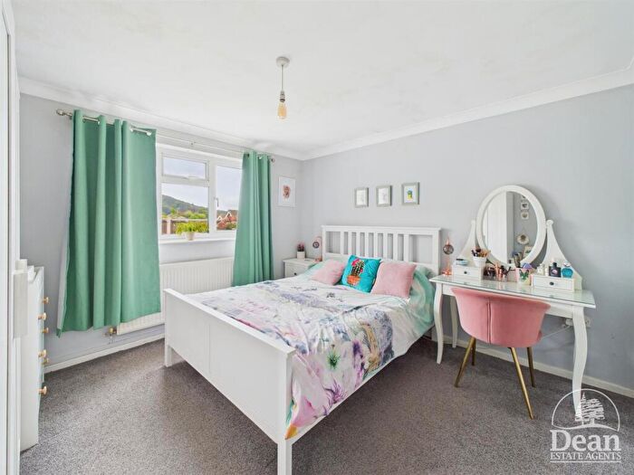 2 Bedroom Detached Bungalow For Sale In Oakhill Road, Mitcheldean, GL17