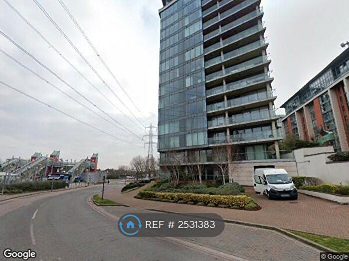 3 Bedroom Flat To Rent In Ross Apartments, London, E16