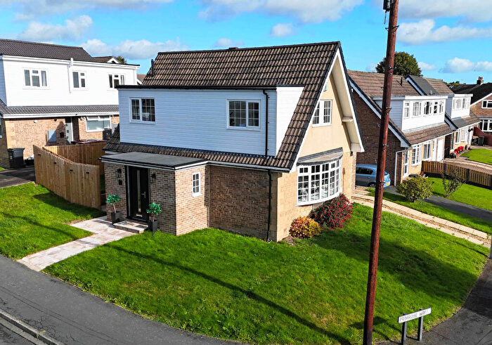 4 Bedroom Detached House For Sale In Primrose Way, Shelf, HX3