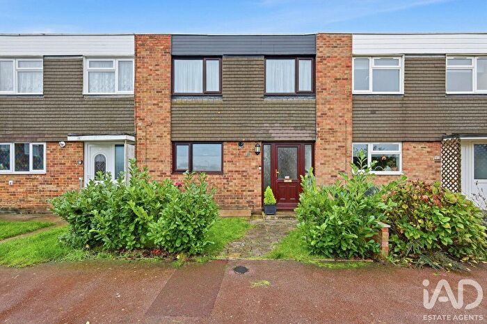 3 Bedroom Terraced House For Sale In Carolines Close, Southend-On-Sea, SS2