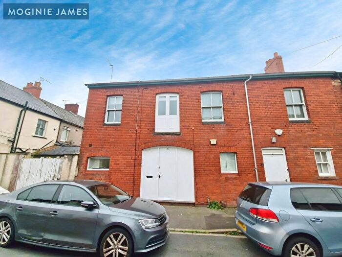 3 Bedroom End Of Terrace House To Rent In West Market Street, NP20
