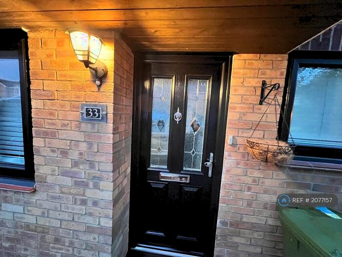 3 Bedroom Terraced House To Rent In Pickwick Close, Laindon, Basildon, SS15