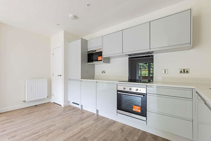 2 Bedroom Flat To Rent In Borders Lane, Loughton, IG10