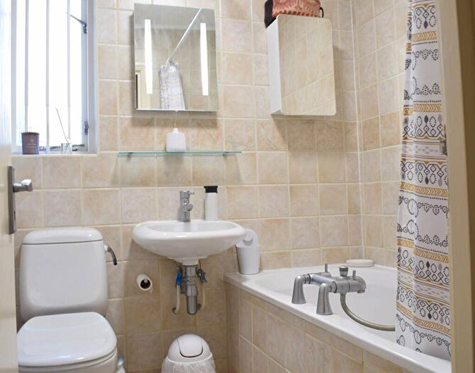 2 Bedroom Flat To Rent In Avenell Road, London ., N5