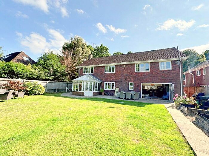 5 Bedroom Detached House To Rent In Springfield Road, GU15