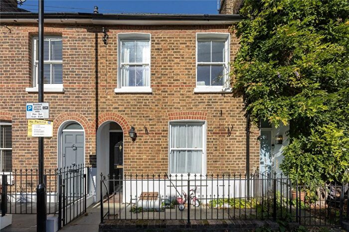 3 Bedroom Terraced House For Sale In Short Road, London, W4